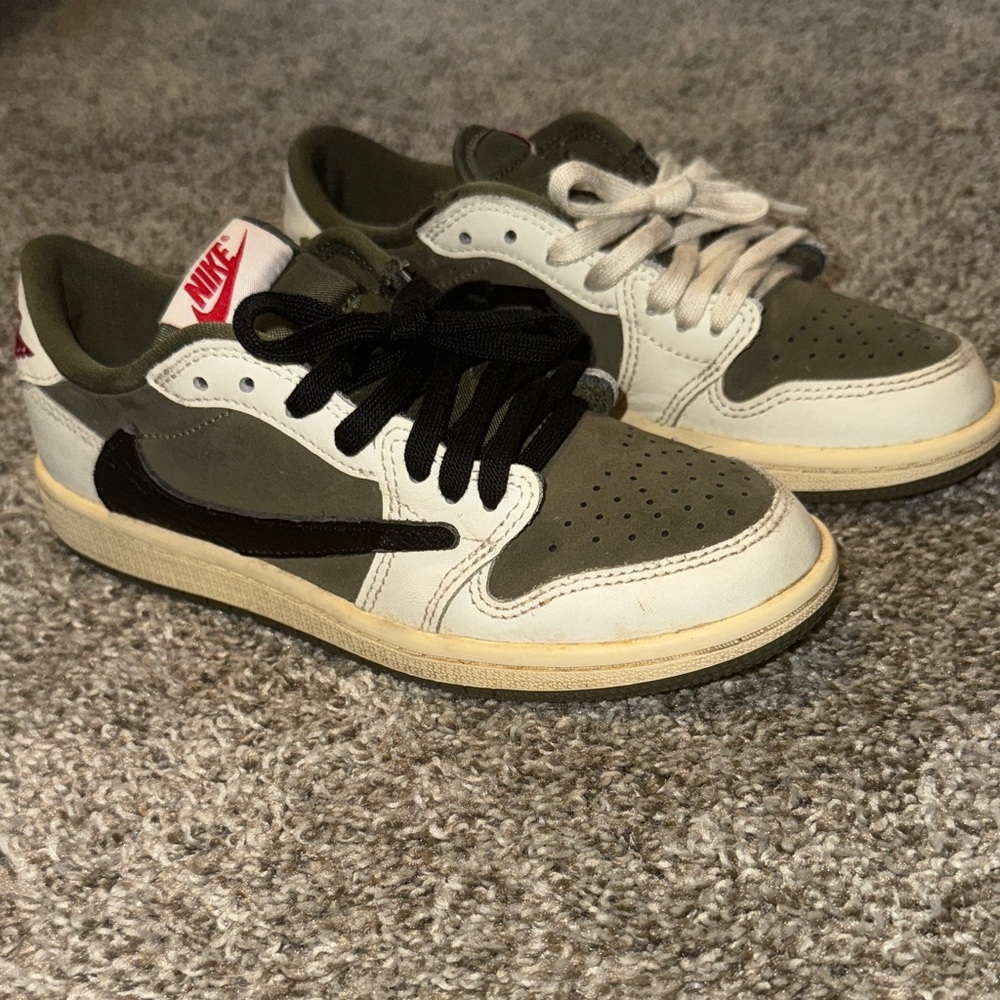 Jordan 1 Travis Scott Medium Olive